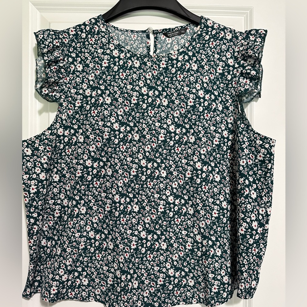 Women’s sleeveless top